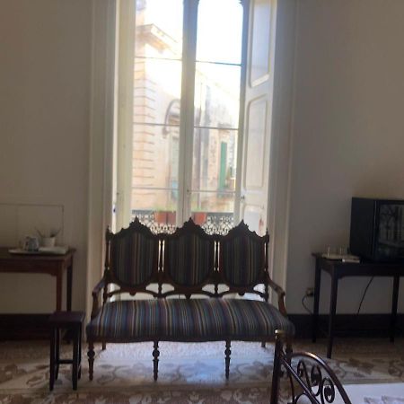 Palazzo Bernardini Suites Lecce Esterno foto